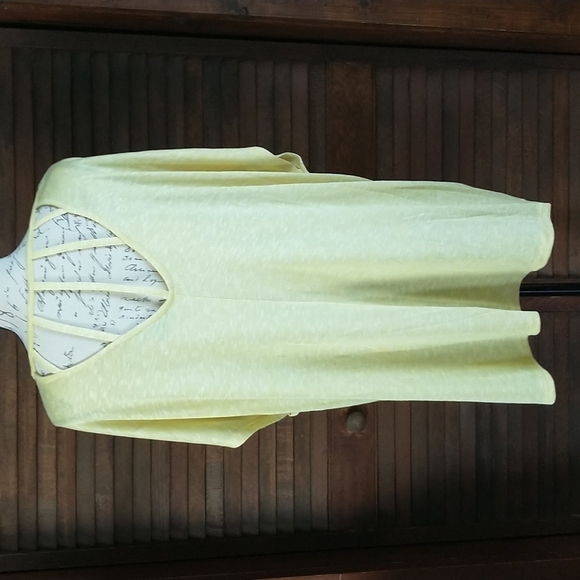 Lane Bryant Yellow Top with Cutout Back NWOT - Picture 2 of 8